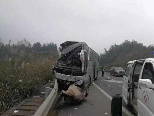 成自瀘高速最新車禍深度分析與觀點闡述